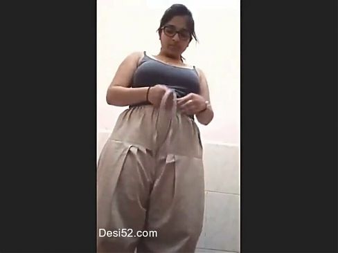 Punjabi girl fingering very hard, insta id = genuinejannat